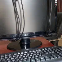 مانیتور اصل ال جی کار کرده و کیبورد کم کارکرده