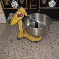 خمیر گیر ۶۰ کیلویی و مبل رستوران