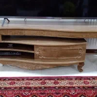 میز تلویزیون بسیار تمیز در حد نو