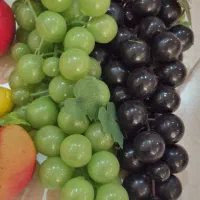 سبد پلاستیکی و میوه های پلاستیکی