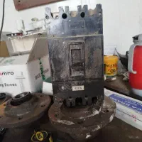 یک عدد فیوز سه فاز در حد نو ۴۰۰ آمپر