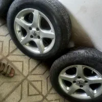 ۴ حلقه رینگ و لاستیک ۵ پر سایز ۱۵ لاستیک ۶۰ درصد|قطعات یدکی و لوازم جانبی|مشهد, سرافرازان|دیوار