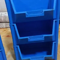 قفسه پلاستیکی