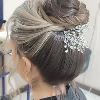 شنیون و میکاپ حرفه ای