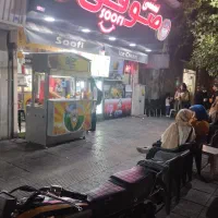 نیروی کار در کافه بستنی