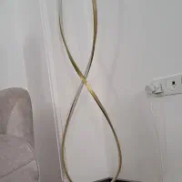 آباژور ایستاده