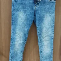 تعدادی شلوار و روسری