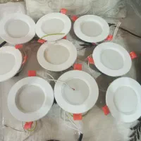 تعدادی هالوژن و لامپ شمعی