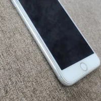 اپل iPhone 8 Plus با حافظهٔ ۶۴ گیگابایت