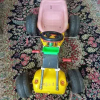 ماشین چهارچرخ فرمان دار