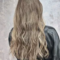 چند مدل رنگ و لایت و احیا و صافی نیازمندم|خدمات آرایشگری و زیبایی|رشت, معلم|دیوار