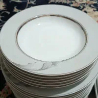 چینی 6نفره و مقداری خرده ریز