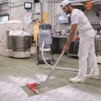 استخدام نیروی خدماتی در کارگاه شیرینی پزی