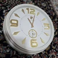 ساعت دیواری سفید