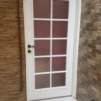 تولیکننده در اناق روکشی شیشه خور ورنگ