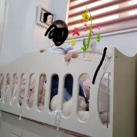 تخت کودک مناسب تا دو سال و نیم.