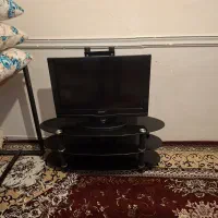 تلفزیون ۳۲ انچ درحدنوع با میز