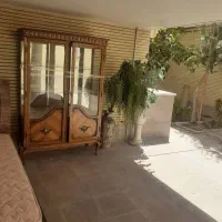 صندلی و کمد شیشه ای