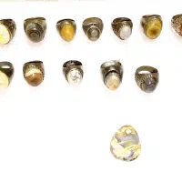 محابس و احجار