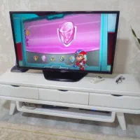 تلویزیون و میز