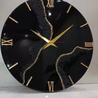 ساعت دیواری مشکی طلایی