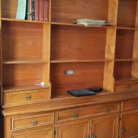 کتابخانه و قفسه قدیمی چوبی