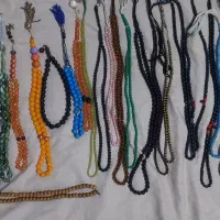 تعدادی تسبیح  و ساعت
