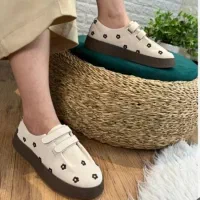 نیم بوت و کتانی|لباس|سراب, |دیوار