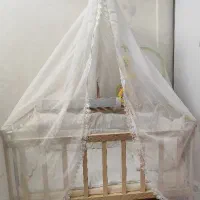 گهواره وتخت کنار مادر