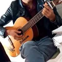 گیتار اسپانیایی اصل درحد نو &با کیفیت