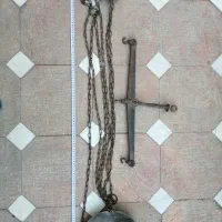 ترازوی کفه ای قدیمی|کلکسیون اشیاء عتیقه|اصفهان, عطار نیشابوری|دیوار