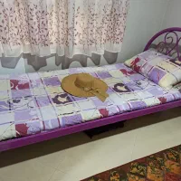 تخت فلزی