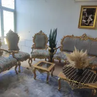 دو دست مبل راحتی و سلطنتی|مبلمان خانگی و میز عسلی|فولادشهر, A2|دیوار