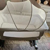 تخت کنار مادر