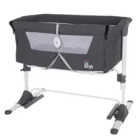 تخت و گهواره کنار مادر زویه