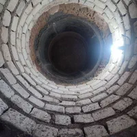 چاه کنی وحفر چاه آب با دستگاه و دستی مقنی هستم