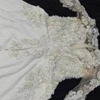 لباس مجلسی شیری رنگ با سنگ کاری و گل های برجسته|لباس|ورامین, ورامین|دیوار