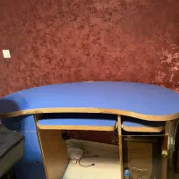 میز تحریر و کامپیوتر