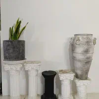 گلدان کوزه ای پتینه و پایه گلدان