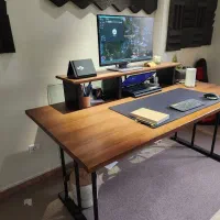 مانیتور گیمینگ و میز مهندسی