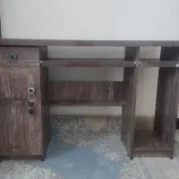 میز تحریر وکامپیوتر