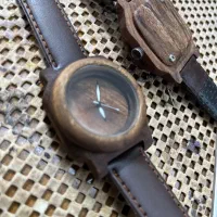 ساعت مچی چوبی