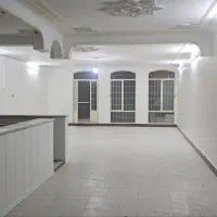ویلایی طبقه همکف بر خیابان مناسب آرایشگاه و....