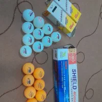تعدادی توپ پینگ پنگ