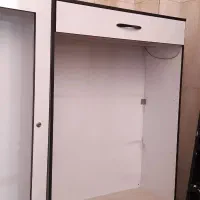 پیشخوان ویترین شیشه خور قفسه