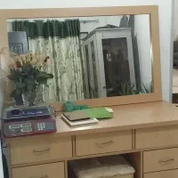 میز توالت با آینه و صندلی|بوفه، ویترین، کنسول|بندر انزلی, امامزاده|دیوار