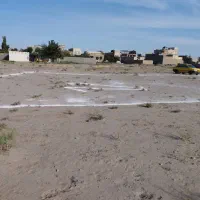 زمین تک برگ سند چسبیده به بافت روستا