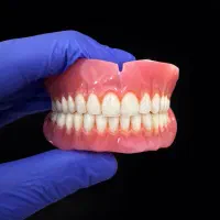 ساخت دندان مصنوعی متحرک با بهترین کیفیت