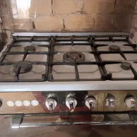 یک اجاق گاز ۵ شعله  فر دار تمیز درحد نو