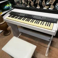 پیانو دیجیتال یانگ می همراه با میز و صندلی|پیانو، کیبورد، آکاردئون|لاهیجان, انقلاب|دیوار
